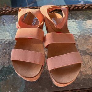 Report Blush Pink Strappy Ankle Sandals Size 6